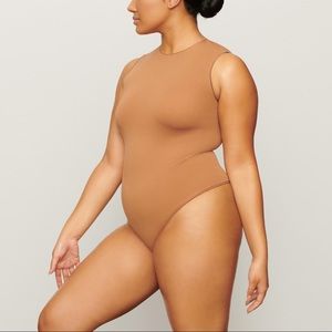 SOLD: SKIMS Essential Crew Neck Sleeveless Bodysuit in Sienna | Size Small